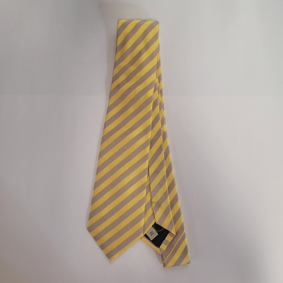 BURBERRY silk Tie. Herringbone stripe silk tie. Yellow and taupe - Picture 8 of 8